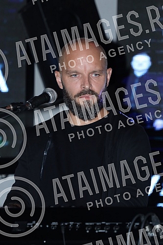 The intimate acoustic concert of the group Vatra was held in BitefArtCafe, and the reason for the same was the new song and upcoming concerts in Belgrade and Novi Sad.Intimni akusticni koncert grupe Vatra odrzan je u BitefArtCafeu,a povod za isti s