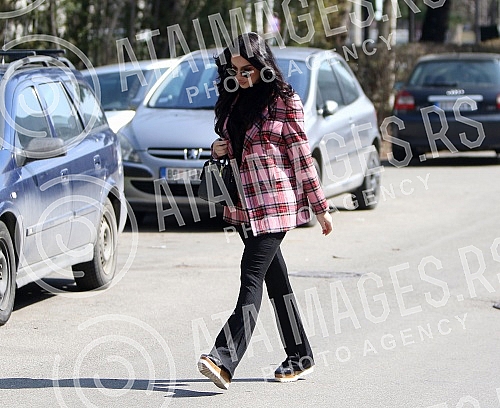 Katarina Lazic comes to the police to give a statement regarding the alleged attack on Sonja Vuksanovic.Katarina Lazic dolazi u policiju da da izjavu povodom navodnog napada Sonje Vuksanovic.