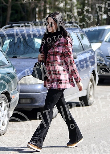 Katarina Lazic comes to the police to give a statement regarding the alleged attack on Sonja Vuksanovic.Katarina Lazic dolazi u policiju da da izjavu povodom navodnog napada Sonje Vuksanovic.