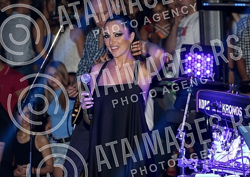 Performance of Aleksandra Prijovic (Aleksandra Zivojinovic) held on raft River.Nastup Aleksandre Prijovic (Aleksandra Zivojinovic) na splavu River.