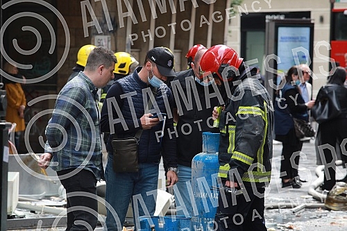A gas cylinder exploded this morning in Cika Ljubina Street in the very center of Belgrade, and then a fire broke out.U Cika Ljubinoj ulici u samom centru Beograda jutros se dogodila eksplozija plinske boce, a zatim je izbio pozar.