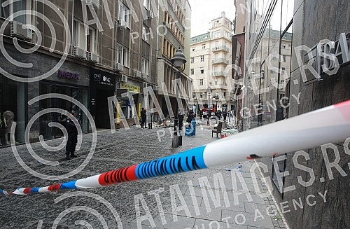 A gas cylinder exploded this morning in Cika Ljubina Street in the very center of Belgrade, and then a fire broke out.U Cika Ljubinoj ulici u samom centru Beograda jutros se dogodila eksplozija plinske boce, a zatim je izbio pozar.