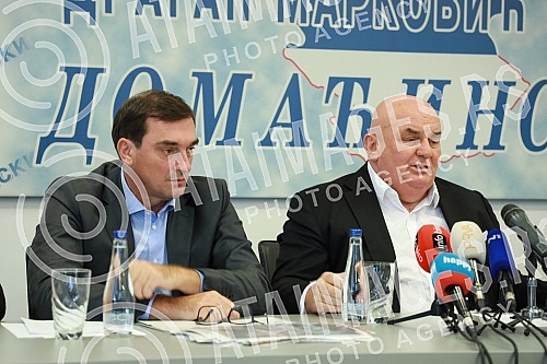 A press conference of the president of that party, Dragan Markovic-Palma, was held in the premises of United Serbia.U prostorijama Jedinstvene Srbije odrzana konferencija za novinare predsednika te stranke Dragana Markovica - Palme.