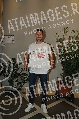 Singer Katarina Grujic and football player Marko Gobeljic became the parents of daughter Katja yesterday, and on that happy occasion, a celebration was held tonight at the Topciderac restaurant.