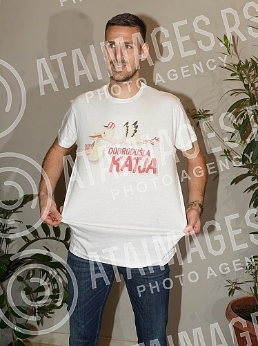 Singer Katarina Grujic and football player Marko Gobeljic became the parents of daughter Katja yesterday, and on that happy occasion, a celebration was held tonight at the Topciderac restaurant.