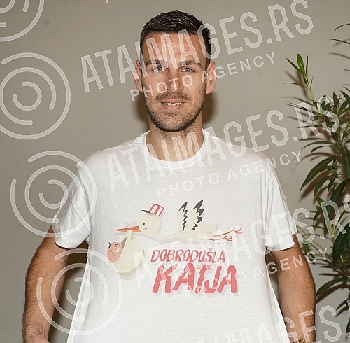 Singer Katarina Grujic and football player Marko Gobeljic became the parents of daughter Katja yesterday, and on that happy occasion, a celebration was held tonight at the Topciderac restaurant.