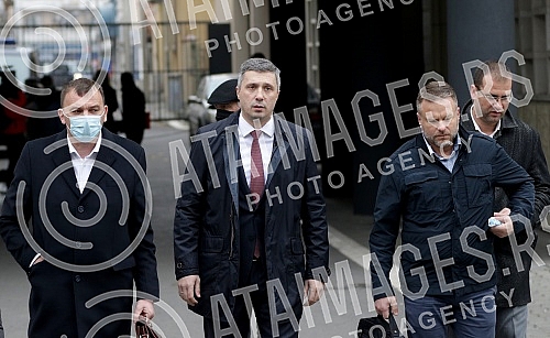 The trial of Bosko Obradovic, the president of the Dveri movement, and three members accused of violent behavior in front of the serbian parliament building in May began in the First basic court.U Prvom osnovnom sudu pocelo sudjenje predsedniku pok