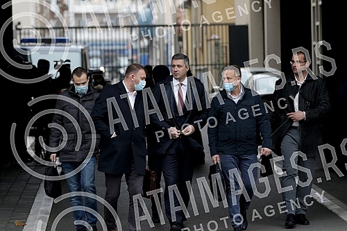 The trial of Bosko Obradovic, the president of the Dveri movement, and three members accused of violent behavior in front of the serbian parliament building in May began in the First basic court.U Prvom osnovnom sudu pocelo sudjenje predsedniku pok