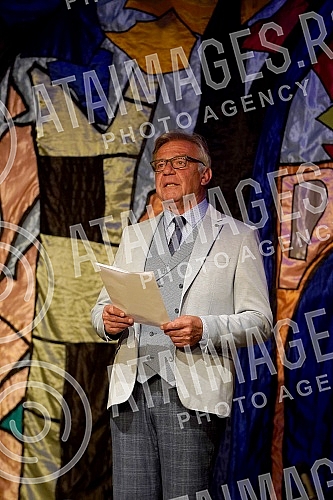 The new theater award for the best direction of the play for children 