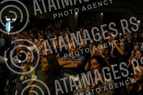 The concert of Vlatko Stefanovski and the V3 trio was held at the Tasmajdan stadium.Koncert  Vlatka Stefanovskog i V3 tria odrzan je na stadionu Tasmajdan. 