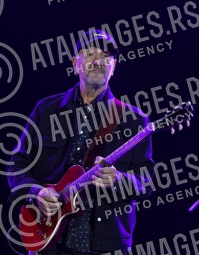 The concert of Vlatko Stefanovski and the V3 trio was held at the Tasmajdan stadium.Koncert  Vlatka Stefanovskog i V3 tria odrzan je na stadionu Tasmajdan. 