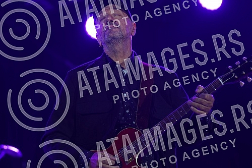 The concert of Vlatko Stefanovski and the V3 trio was held at the Tasmajdan stadium.Koncert  Vlatka Stefanovskog i V3 tria odrzan je na stadionu Tasmajdan. 