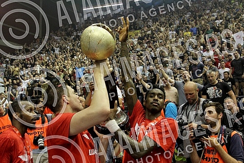 Serbian basketball League (KLS) playoffs final, 4th game, between KK Crvena Zvezda Telekom and KK Partizan NIS played at Aleksandar Nikolic sports hall.Cetvrta utakmica finala plej ofa Kosarkaske Lige Srbije (KLS) izmedju kosarkasa Crvene zvezde Tel