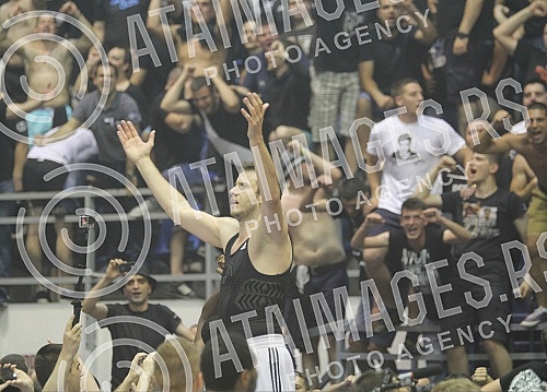 Serbian basketball League (KLS) playoffs final, 4th game, between KK Crvena Zvezda Telekom and KK Partizan NIS played at Aleksandar Nikolic sports hall.Cetvrta utakmica finala plej ofa Kosarkaske Lige Srbije (KLS) izmedju kosarkasa Crvene zvezde Tel