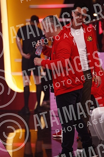 In the RTS studio in Kosutnjak, the recording of a new music sou program, the Music Derby show, has started, as a sign of support for our national team, which is going to Qatar for the football championship.U studiju RTS na Kosutnjaku pocelo je sni