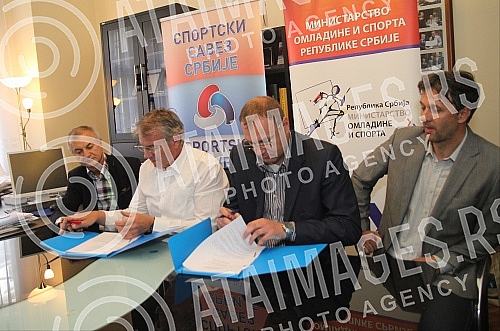 Beograd, 29. april 2014 - Potpisivanje ugovora izmedju Sportskog savez Srbije i Saveza za skolski sport Srbije u prostorijama Sportskog saveza Srbije.
