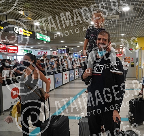 Motorist Dusan Borkovic returned from the Netherlands with his wife Andrijana and daughter Sofia, where he took part in the Zandvoorth race.Automobilsta Dusan Borkovic se sa suprugom Andrijanom i cerkom Sofiom vratio iz Holandije gde je ucestovao n