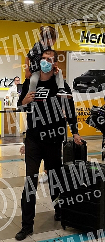 Motorist Dusan Borkovic returned from the Netherlands with his wife Andrijana and daughter Sofia, where he took part in the Zandvoorth race.Automobilsta Dusan Borkovic se sa suprugom Andrijanom i cerkom Sofiom vratio iz Holandije gde je ucestovao n