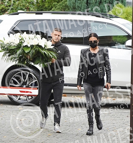 Funeral of songwriter and hitmaker Marina Tucakovic at the New Cemetery.Sahrana tekstopisaca i hitmejkerke Marine Tucakovic na Novom groblju.