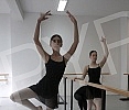 Argentine ballet player Julio Boca held a public lesson at the National Foundation for Dance. Argentinski igrac Hulio Boka odrzao je javni cas u Nacionalnoj fondaciji za umetnicku igru.