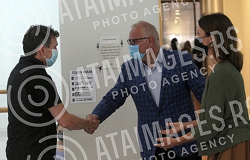 Argentine ballet player Julio Boca held a public lesson at the National Foundation for Dance. Argentinski igrac Hulio Boka odrzao je javni cas u Nacionalnoj fondaciji za umetnicku igru.