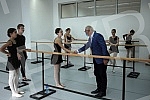 Argentine ballet player Julio Boca held a public lesson at the National Foundation for Dance. Argentinski igrac Hulio Boka odrzao je javni cas u Nacionalnoj fondaciji za umetnicku igru.