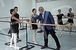 Argentine ballet player Julio Boca held a public lesson at the National Foundation for Dance. Argentinski igrac Hulio Boka odrzao je javni cas u Nacionalnoj fondaciji za umetnicku igru.