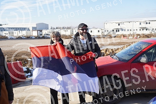 Numerous journalist teams and fans were waiting for Novak Djokovic at the Nikola Tesla Airport, who arrived from Belgrade to Belgrade at around 12:20, after the abolition of visas for Australia.Mnogobrojne novinarske ekipe i fanovi su na aerodromu 