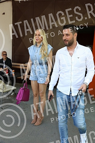 Luna Djogani and Marko Miljkovic were guests in the show Grand Magazin on Grand Television.Luna Djogani i Marko Miljkovic su gostovali u emisiji Grand magazin na Grand televiziji.