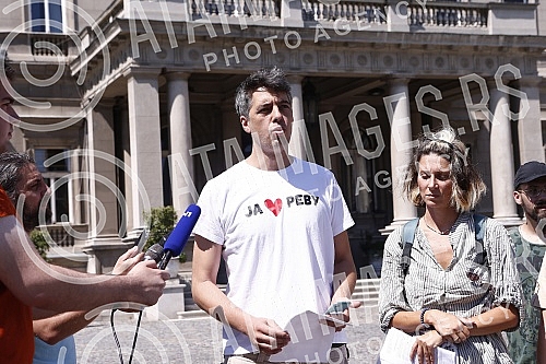 A press conference of the Environmental Uprising was held in front of the Belgrade City Assembly, where the Urban Project for the construction of the new port terminal in Belgrade was discussed.Ispred skupstine grada Beograda odrzana je konferencij