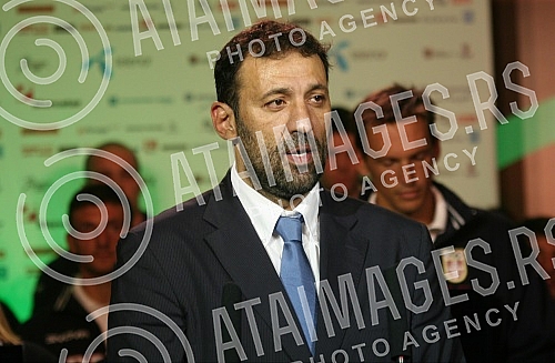 The ceremony at the Hyatt Hotel, at which President of the Olympic Committee of Serbia Vlade Divac signed an official invitation to participate in the London Games. Svecanost u hotelu 