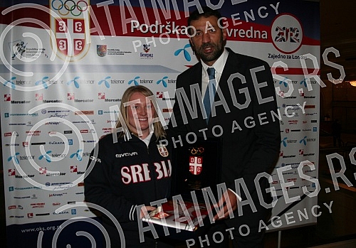 The ceremony at the Hyatt Hotel, at which President of the Olympic Committee of Serbia Vlade Divac signed an official invitation to participate in the London Games. Svecanost u hotelu 