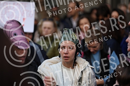 Several thousand citizens gathered for the fifth protest 