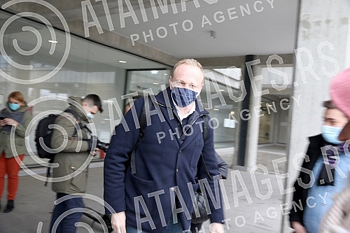 After three hearings of three lawsuits for texts published by Informer, the president of the Party of Freedom and Justice, Dragan Djilas, held a press conference in front of the Palace of Justice.Posle tri saslusanja po tri tuzbe za tekstove koje j