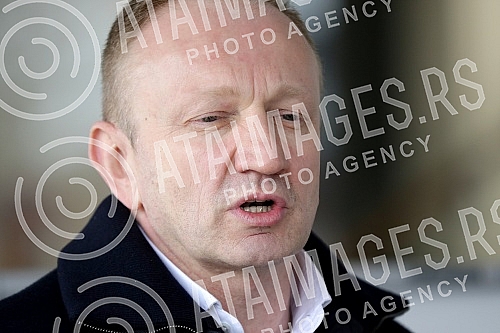 After three hearings of three lawsuits for texts published by Informer, the president of the Party of Freedom and Justice, Dragan Djilas, held a press conference in front of the Palace of Justice.Posle tri saslusanja po tri tuzbe za tekstove koje j