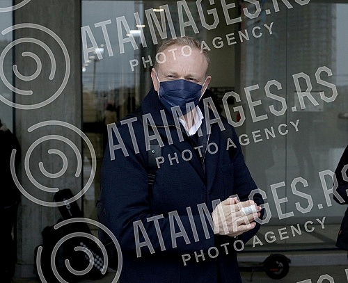 After three hearings of three lawsuits for texts published by Informer, the president of the Party of Freedom and Justice, Dragan Djilas, held a press conference in front of the Palace of Justice.Posle tri saslusanja po tri tuzbe za tekstove koje j