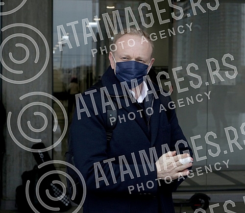 After three hearings of three lawsuits for texts published by Informer, the president of the Party of Freedom and Justice, Dragan Djilas, held a press conference in front of the Palace of Justice.Posle tri saslusanja po tri tuzbe za tekstove koje j