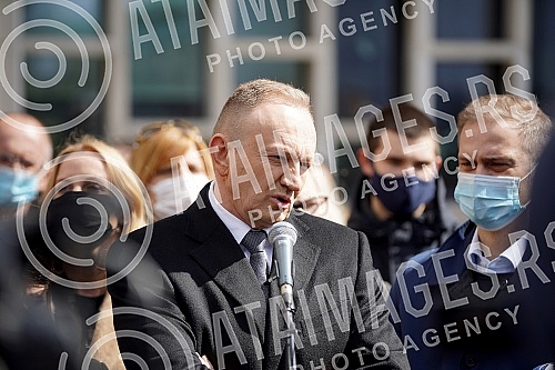 The President of the Party of freedom and justice, Dragan Djlas, held a press conference in front of the First basic public prosecutor's office.Predsednik Stranke slobode i pravde Dragan Djlas odrzao je konferenciju za novinare ispred Prvog osnovno