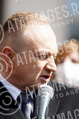 The President of the Party of freedom and justice, Dragan Djlas, held a press conference in front of the First basic public prosecutor's office.Predsednik Stranke slobode i pravde Dragan Djlas odrzao je konferenciju za novinare ispred Prvog osnovno