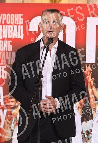 Proslava 20 godina od osvajanja Evropskog prvenstva u kosarci i repriza doceka zlatnih kosarkasa iz Atine na balkonu Skupstine grada Beograda.