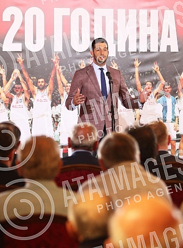 Proslava 20 godina od osvajanja Evropskog prvenstva u kosarci i repriza doceka zlatnih kosarkasa iz Atine na balkonu Skupstine grada Beograda.