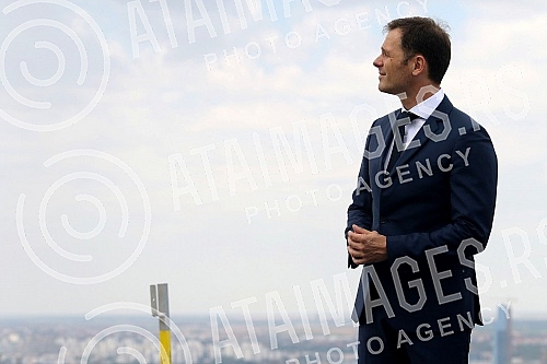 The President of Serbia, Aleksandar Vucic, and Mohamed Alabar, the President of Eagle Hills, attended the ceremony marking the completion of works on the construction of the Belgrade Tower. Predsednik Srbije Aleksandar Vucic i Mohamed Alabar, preds