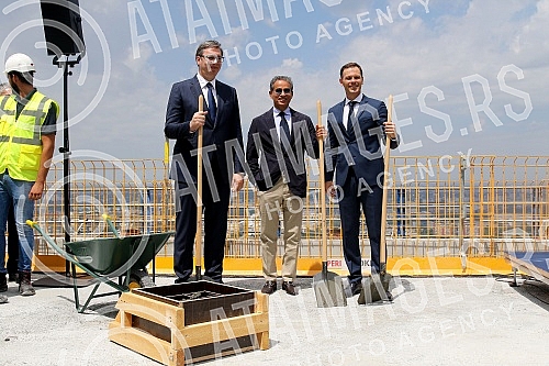 The President of Serbia, Aleksandar Vucic, and Mohamed Alabar, the President of Eagle Hills, attended the ceremony marking the completion of works on the construction of the Belgrade Tower. Predsednik Srbije Aleksandar Vucic i Mohamed Alabar, preds