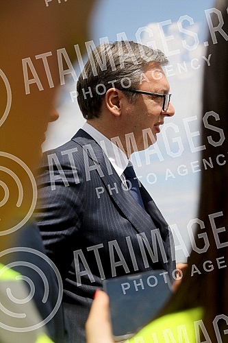 The President of Serbia, Aleksandar Vucic, and Mohamed Alabar, the President of Eagle Hills, attended the ceremony marking the completion of works on the construction of the Belgrade Tower. Predsednik Srbije Aleksandar Vucic i Mohamed Alabar, preds