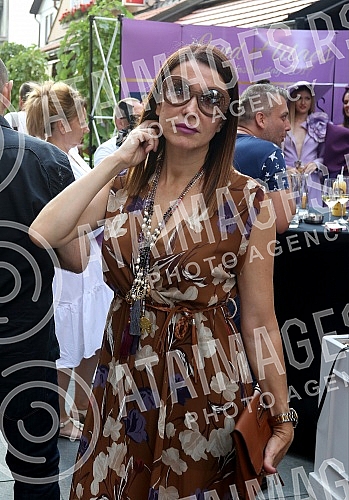 Party on the occasion of a successful fashion show in Paris.Zurka povodom uspesne modne revije u Parizu.