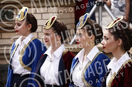 The Tourist Organization of Belgrade and the Association of Skadarlija Lovers have opened the tourist season in Skadarlija on the Plateau near the Skadarlija Fountain.Turisticka organizacija Beograda i Udruzenje ljubitelja Skadarlije su na Plato ko