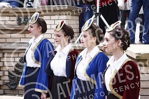 The Tourist Organization of Belgrade and the Association of Skadarlija Lovers have opened the tourist season in Skadarlija on the Plateau near the Skadarlija Fountain.Turisticka organizacija Beograda i Udruzenje ljubitelja Skadarlije su na Plato ko