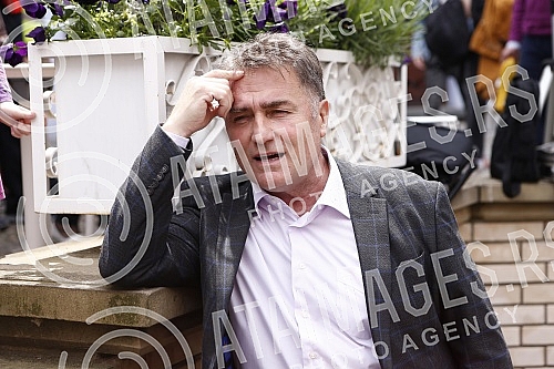 The Tourist Organization of Belgrade and the Association of Skadarlija Lovers have opened the tourist season in Skadarlija on the Plateau near the Skadarlija Fountain.Turisticka organizacija Beograda i Udruzenje ljubitelja Skadarlije su na Plato ko