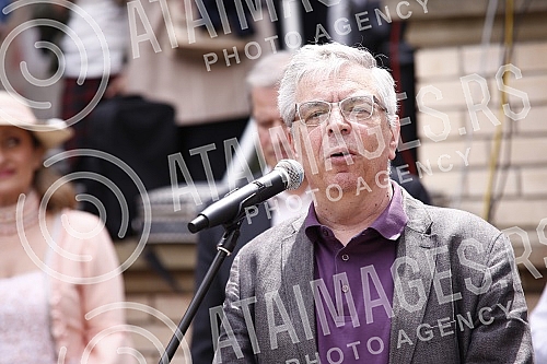 The Tourist Organization of Belgrade and the Association of Skadarlija Lovers have opened the tourist season in Skadarlija on the Plateau near the Skadarlija Fountain.Turisticka organizacija Beograda i Udruzenje ljubitelja Skadarlije su na Plato ko