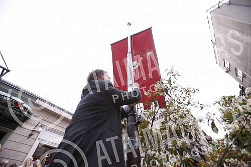 The Tourist Organization of Belgrade and the Association of Skadarlija Lovers have opened the tourist season in Skadarlija on the Plateau near the Skadarlija Fountain.Turisticka organizacija Beograda i Udruzenje ljubitelja Skadarlije su na Plato ko